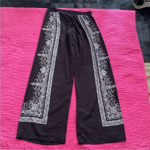 Victoria’s Secret Black and White Wide Leg Pants with Paisley Accents, US2 - Picture 6 of 8